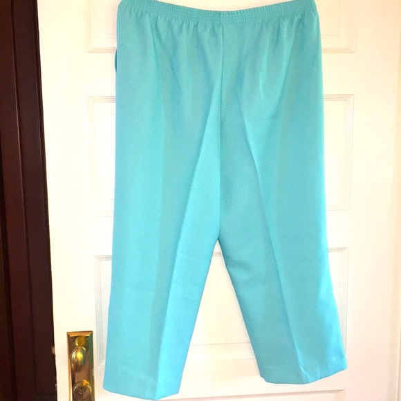Alfred Dunner size 14, excellent cond, machine wash cold, 100 percent polyester - Picture 5 of 5
